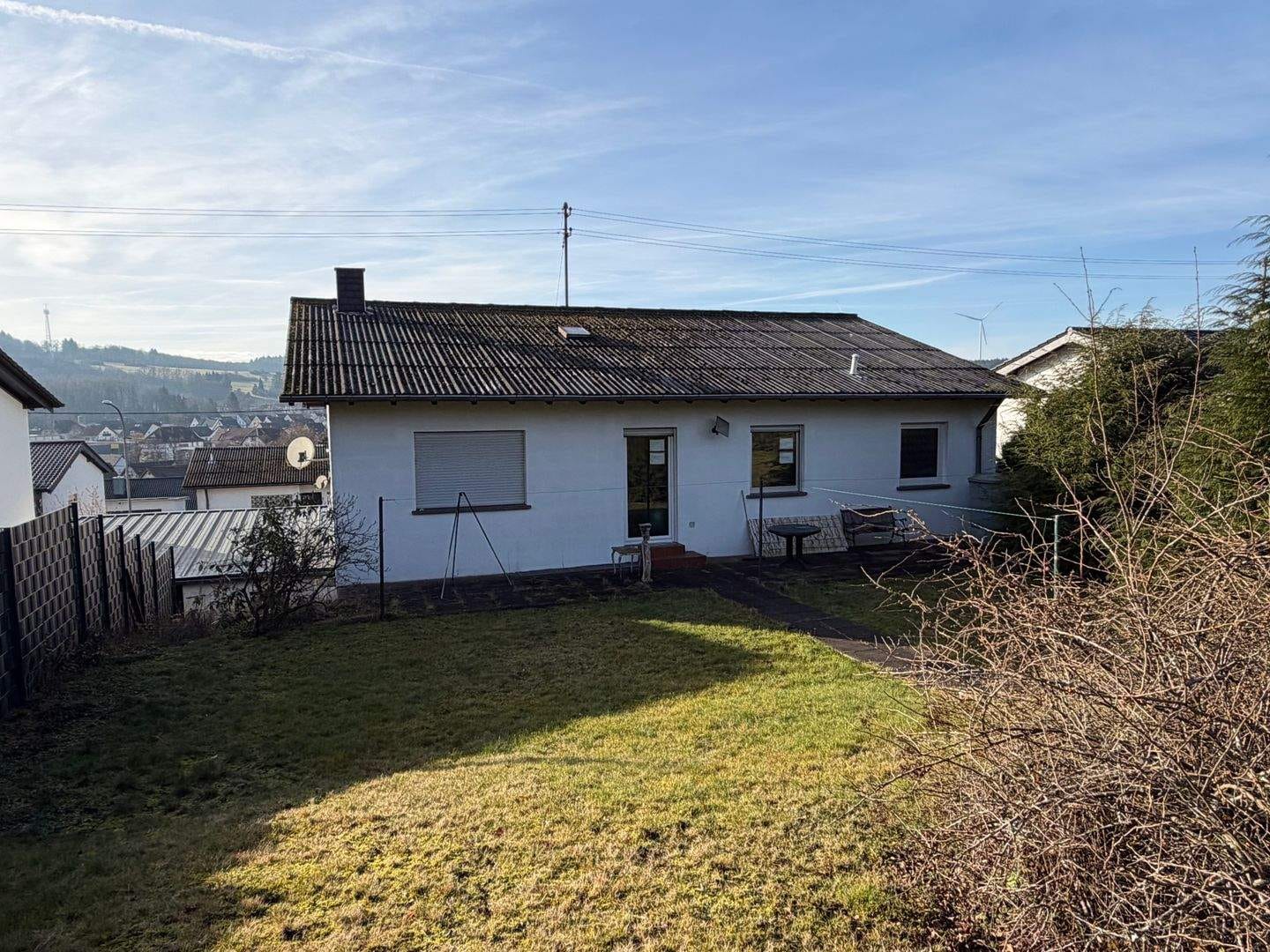 Immobilie in Freisen - Schönes EFH mit Einliegerwohnung & Fernblick in Sackgasse . St. Wendel- Freisen - Bild 1
