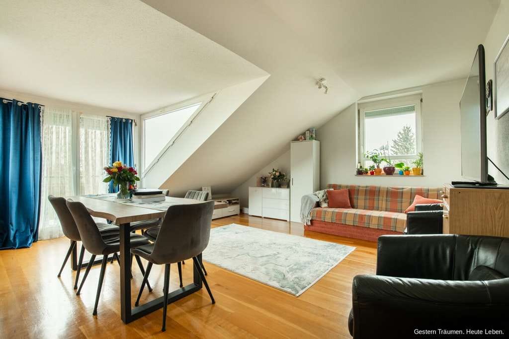 Immobilie in Bollschweil - Helle 3-Zimmer-Dachgeschosswohnung mit Balkon und Grünblick zu verkaufen - Bild 0
