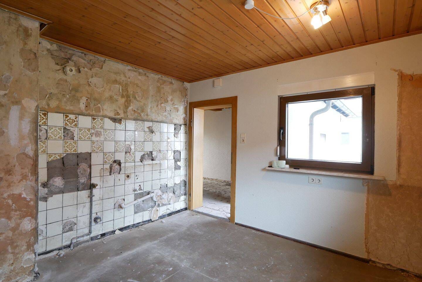 Immobilie in Dörfles-Esbach - Wohnhaus mit großem Grundstück in guter Lage - Bild 0