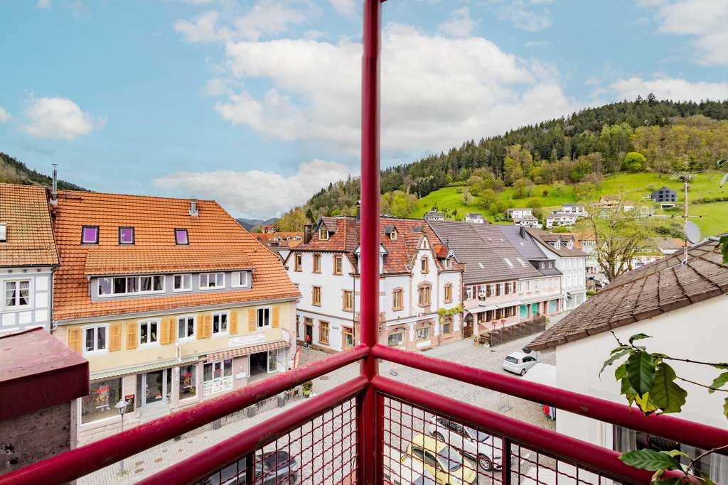 Immobilie in Gutach (Schwarzwaldbahn) - Wohnkomfort auf zwei Ebenen – Maisonettewohnung in Wolfach! - Bild 2