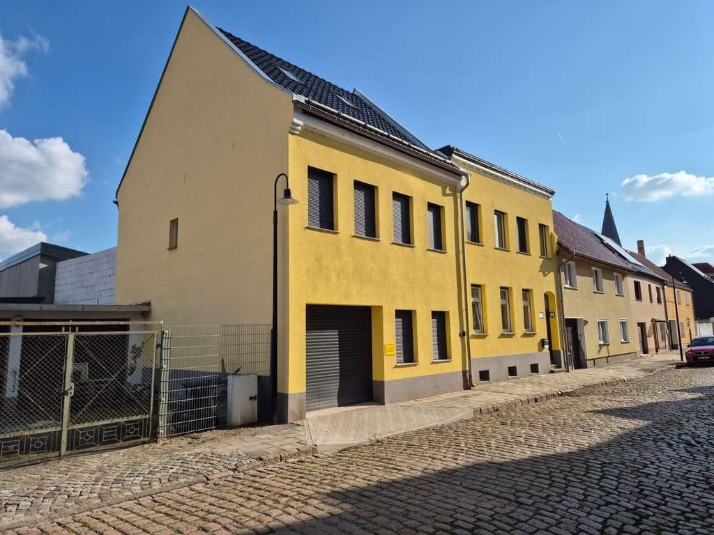 Immobilie in Calbe (Saale) - 2 Häuser | 300 m² WF | Hof + Garage | Smart Home | provisionsfrei - Bild 1
