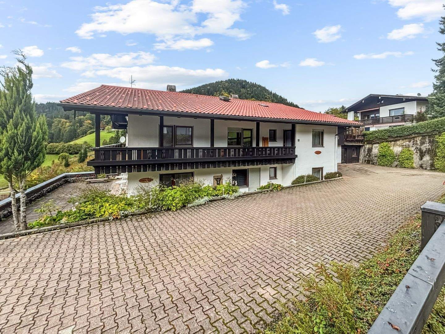 Immobilie in Berchtesgaden - Alpenpanorama inklusive - Großzügiges Wohnhaus mit vielseitigem Potenzial in traumhafter Lage - Bild 4