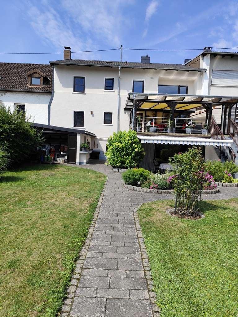 Immobilie in Überherrn - 1-2 Familienhaus mit tollem Garten in zentraler Lage - Bild 1