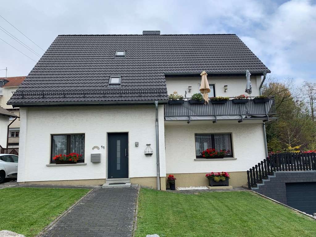 Immobilie in Gehlert - Gepflegtes Dreifamilienhaus, 2 Wohnungen vermietet,  in Hachenburg - Bild 2