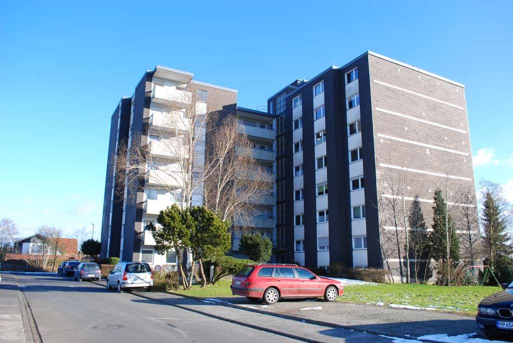 Immobilie in Dernbach (Westerwald) - Sechs Wohnungen und drei Garagen in gepflegtem Objekt – attraktives Investmentpaket mit Potenzial - Bild 0