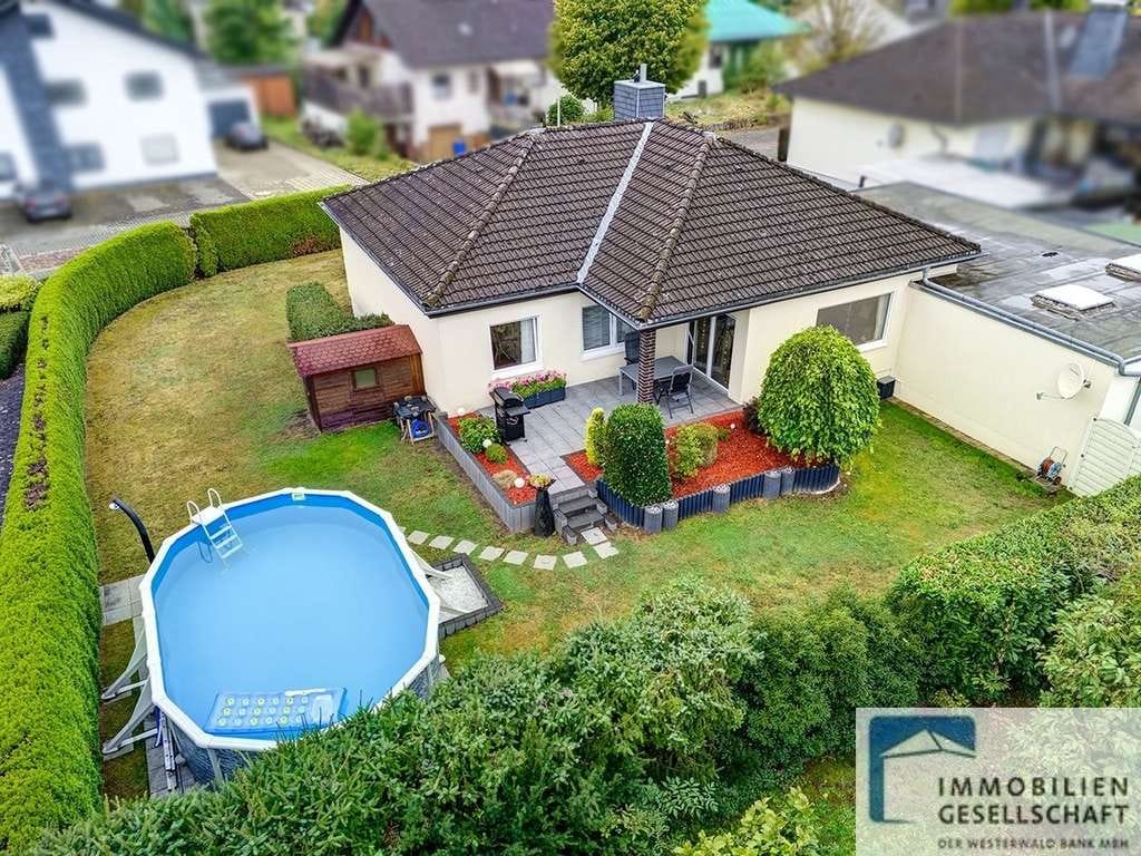 Immobilie in Großholbach - Gepflegter Bungalow mit Einliegerwohnung in sehr guter Lage - Bild 0