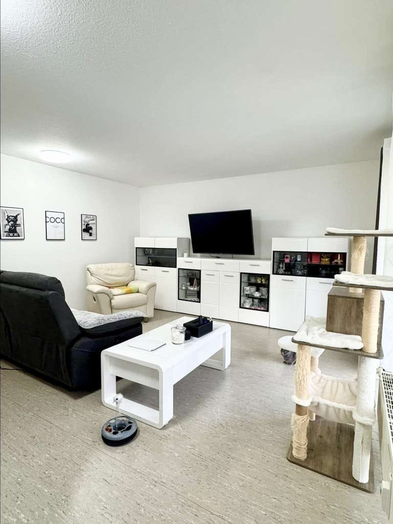 Immobilie in Immendingen - Helle 2-Zimmer-Wohnung mit Balkon, TG-Stellplatz und schöner Aussicht - Bild 2