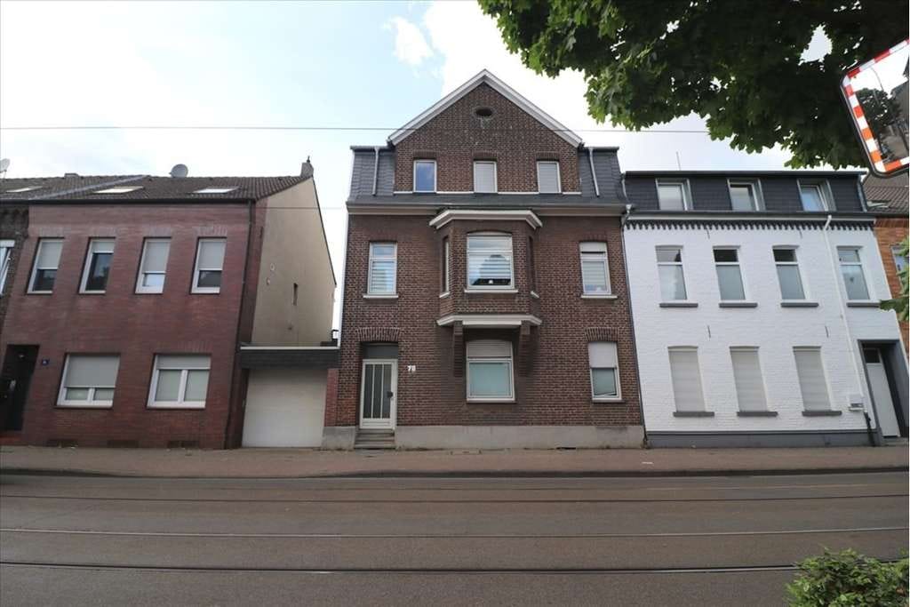 Immobilie in Tönisvorst - * CHARAKTERVOLLES STADTHAUS MIT GARTEN! MFH, 4WE, 2 Garagen zentral in St. Tönis * - Bild 1