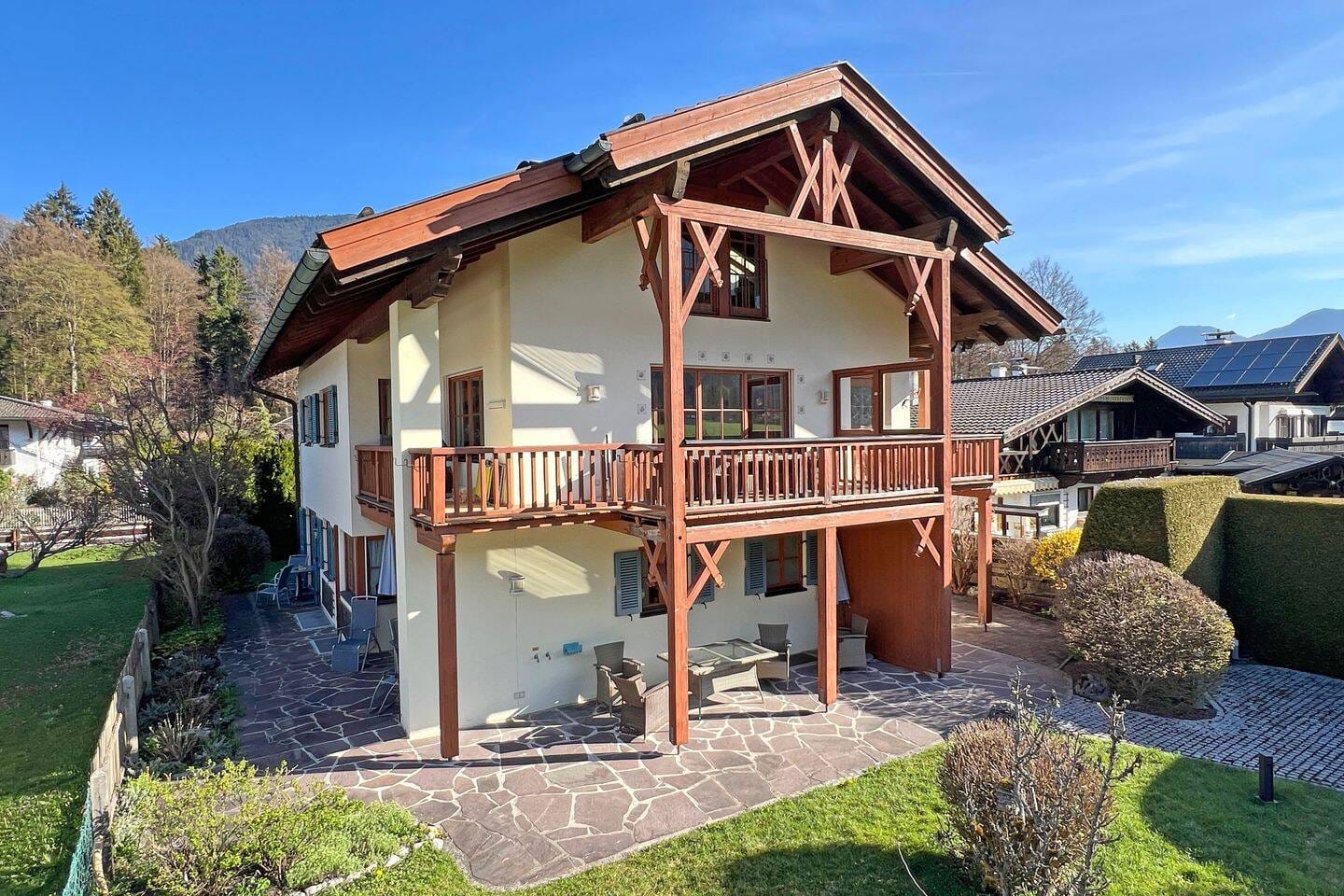 Immobilie in Grainau - Gepflegtes Mehrfamilienhaus in traumhafter Lage - Bild 0