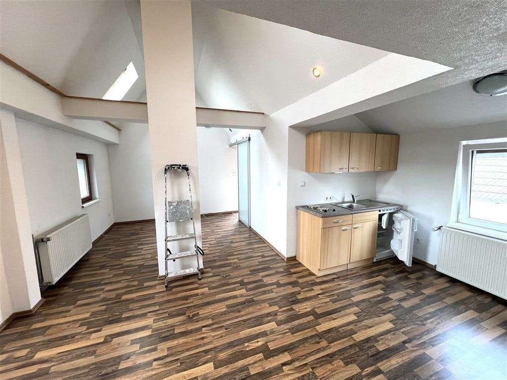 Immobilie in Eggenstein-Leopoldshafen - Teilsanierte DHH (2 Apartments) in Egg.-Leopoldshafen mit Hof, Carport + Gartengrundstück! - Bild 0