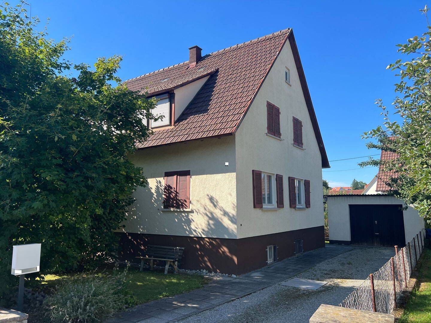 Immobilie in Gomaringen - Haus mit schönem Grundstück in ruhiger und guter Lage - Bild 1