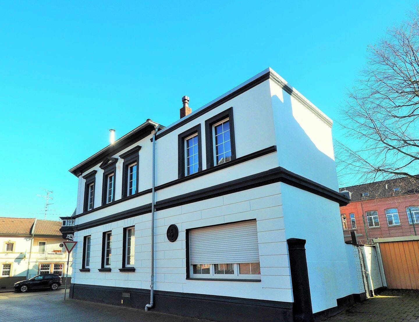 Immobilie in Bedburg - ++ BETONGOLD: 4 - Familienhaus mit viel Historie in bester Bedburger Lage! - Bild 0