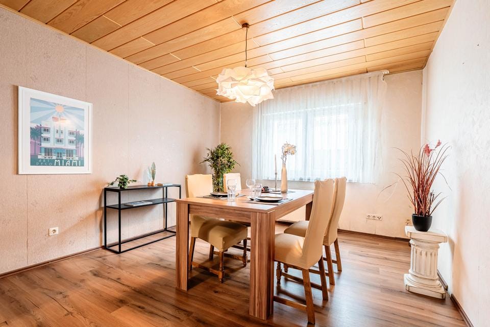 Immobilie in Ubstadt-Weiher - FAMILIENFREUNDLICH - Einfamilienhaus mit viel Platz, Scheune und idyllischem Hof in Ubstadt-Weiher - Bild 0