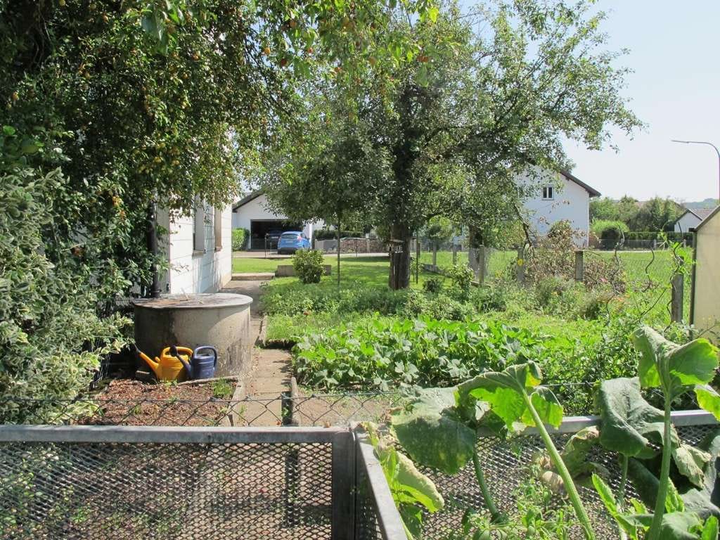 Immobilie in Emmerting - Schönes Zweifamilienhaus mit gepflegtem Garten und zwei Garagen - Bild 3