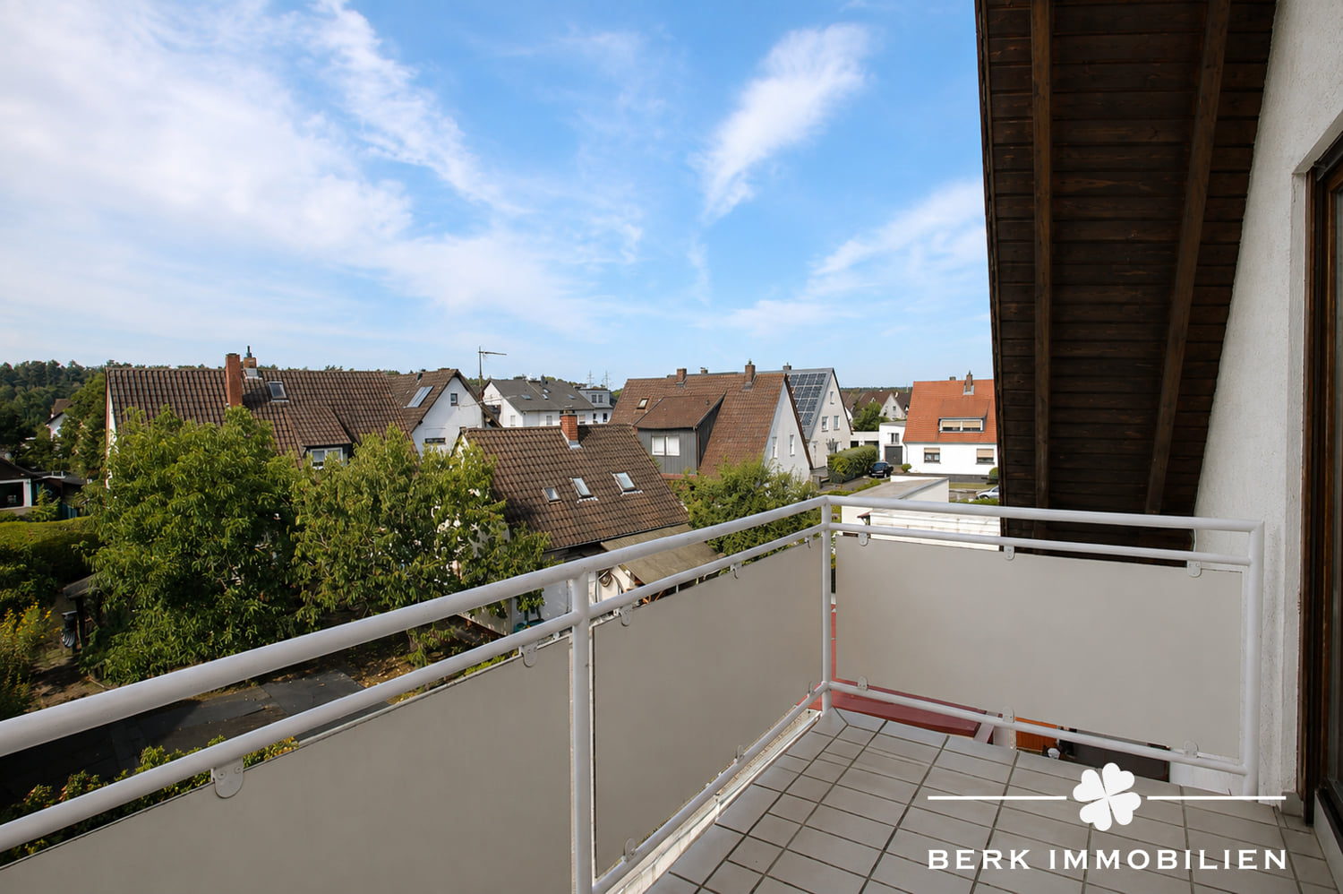 Immobilie in Stockstadt am Main - BERK Immobilien - Ruhig wohnen und Zentral leben – großzügige 3-Zimmer-Wohnung inkl. Garage + Stpl. - Bild 3