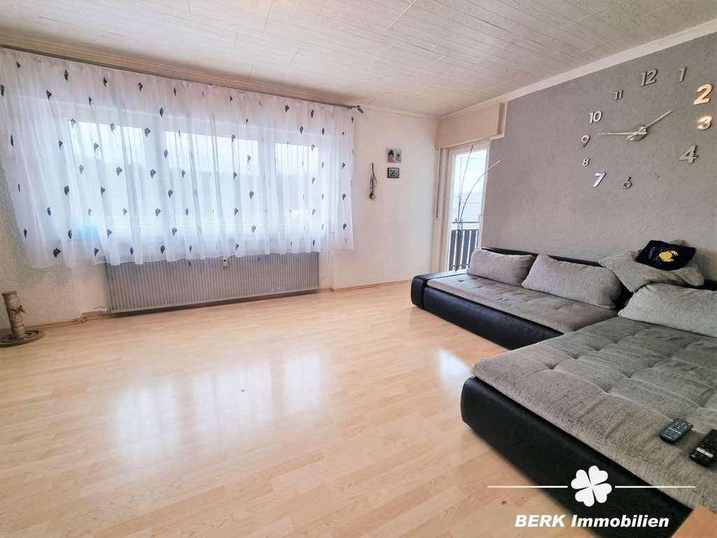 Immobilie in Limeshain - BERK Immobilien - 4 Wohneinheiten zur Kapitalanlage  **Dach- und Fassade mit zeitgemäßer Dämmung !** - Bild 4