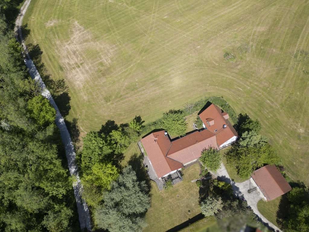 Immobilie in Bad Heilbrunn - Einzigartiges Landhaus im Grünen - Bild 3