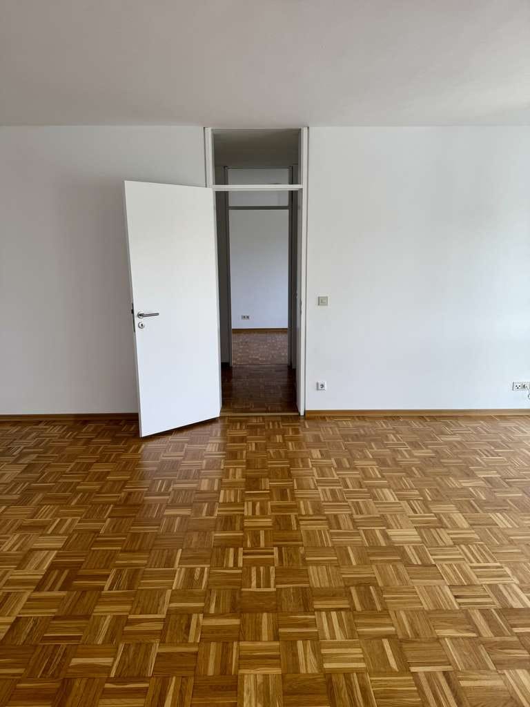 Immobilie in Krailling - Helle 2-Zimmer-Wohnung mit großem Balkon im schönen Krailling im Würmtal (ohne Makler) - Bild 3