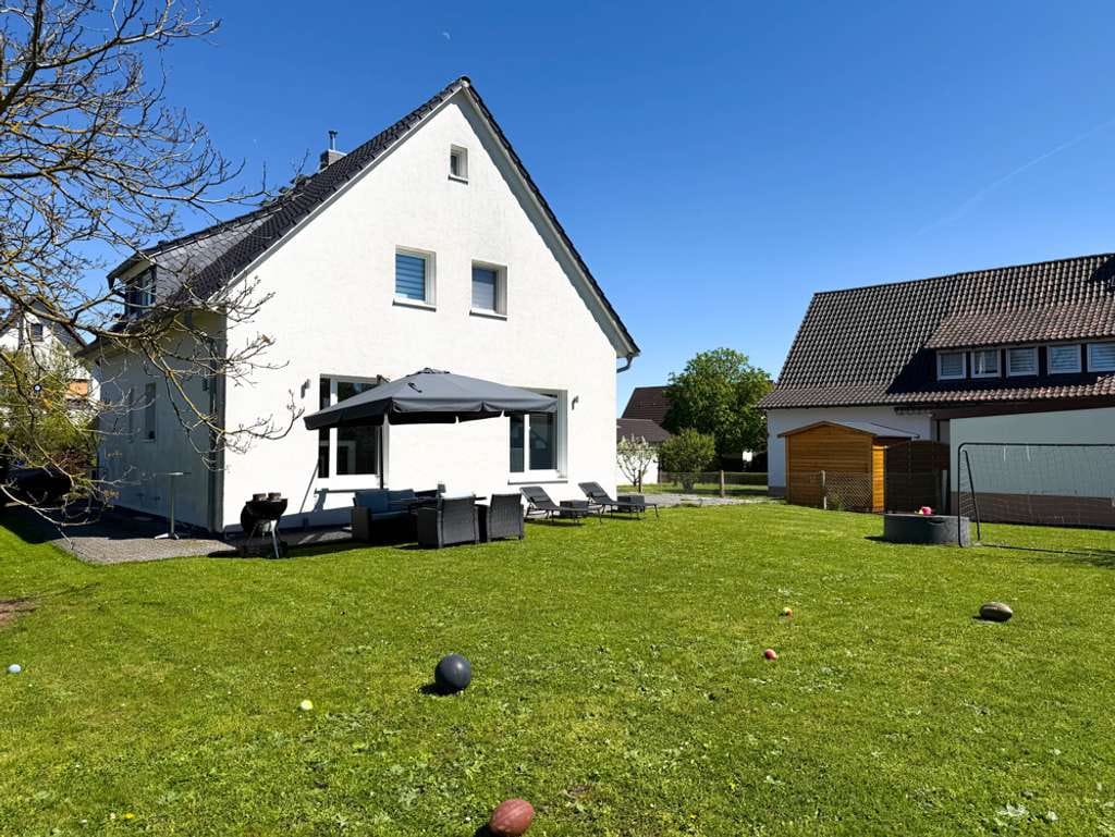Immobilie in Ahorn - Modernes Einfamilienhaus mit Carport und schönem Garten! - Bild 1