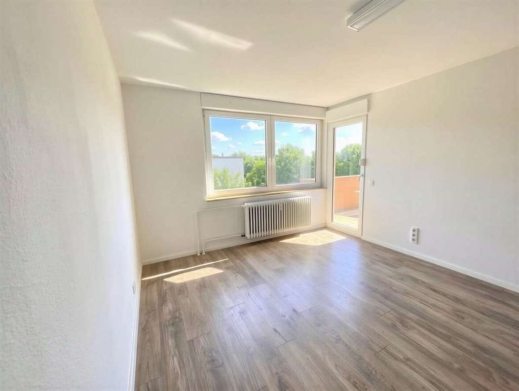 Immobilie in Willstätt - +++ Ihr Platz an der Sonne: modernisierte 2-Zi. Wohnung mit Loggia, EBK und Garage in Willstätt +++ - Bild 3