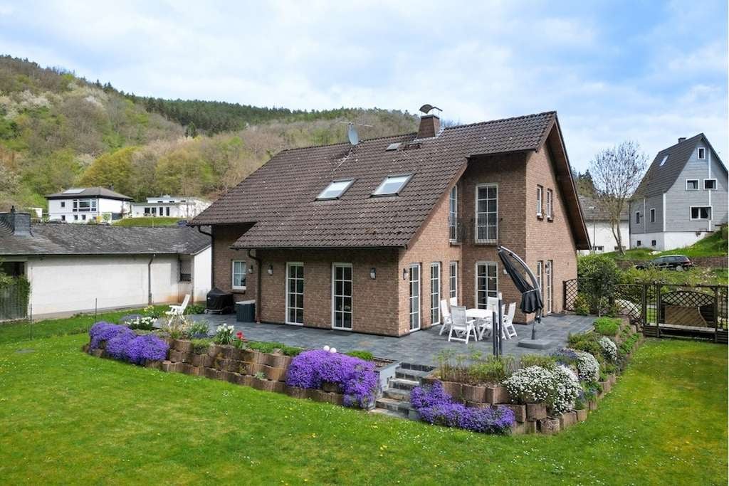 Immobilie in Heimbach - Einfamilienhaus-Wohnensemble mit Potenzial: Wohnen, Arbeiten & Mehrgenerationen unter einem Dach! - Bild 0