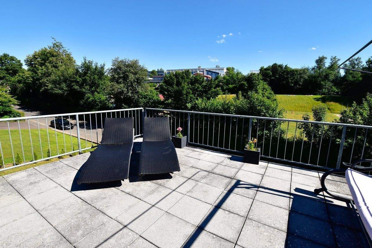 Immobilie in Hermeskeil - Stilvoll wohnen mit viel Platz: Modernisiertes Familienhaus mit besonderen Highlights und Option auf zwei Wohneinheiten - Bild 2