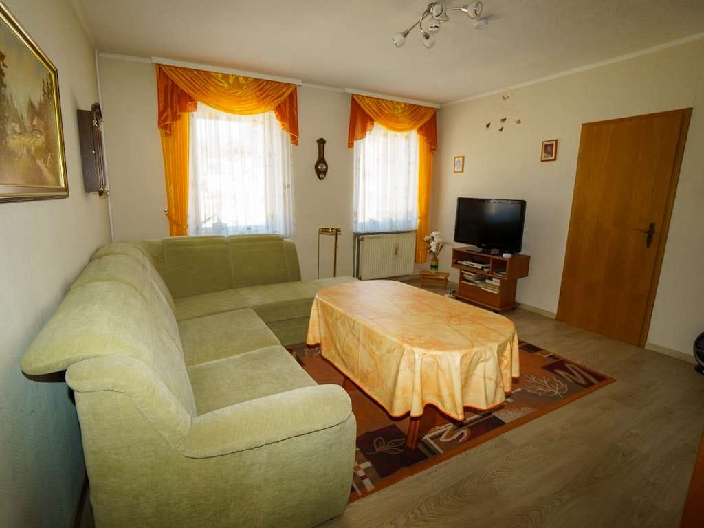Immobilie in Leubsdorf - Familienhaus mit Werkstatt & viel Platz – ideal für Schrauber und Generationenwohnen - Bild 3