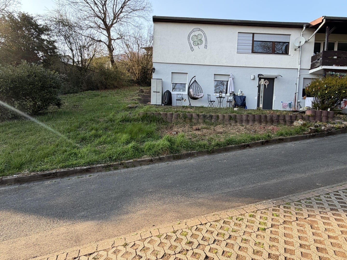 Immobilie in Obernburg am Main - Kernsaniertes Zweifamilienhaus (DHH) mit großem Grundstück, Garage und Garten in Obernburg am Main - Bild 1