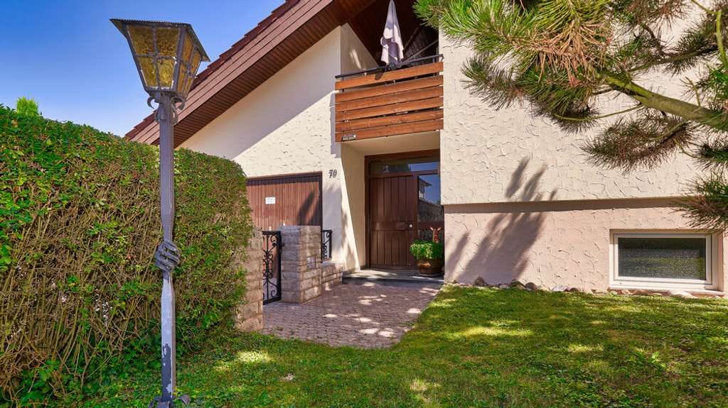 Immobilie in Bönnigheim - Hier beginnt Ihr neues Familienglück – 
Ein- bis Zweifamilienhaus
zentrumsnah im Grünen! - Bild 3