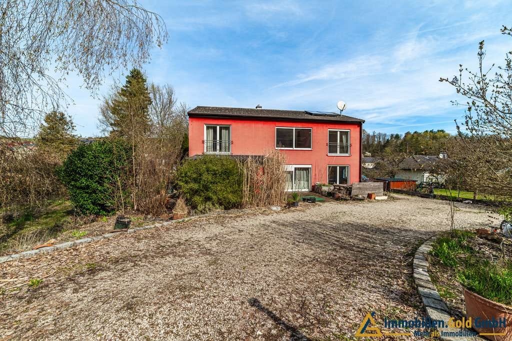 Immobilie in Altmannstein - Lichtdurchflutetes Familienidyll: Modernes Wohnen mit Galerie und Kamin in Altmannstein - Bild 1