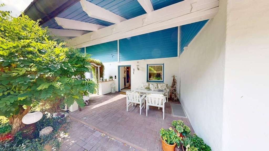 Immobilie in Reut - Exklusives Einfamilienhaus mit Einliegerwohnung, Pool, Wintergarten und großem Garten in Taubenbach - Bild 2