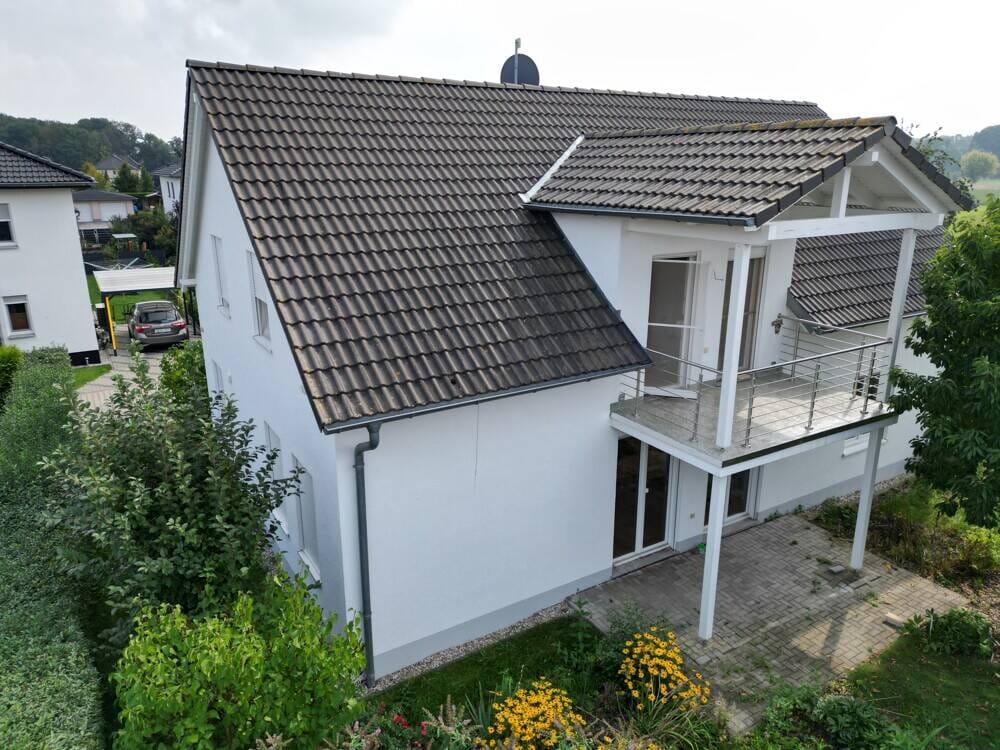Immobilie in Schönwölkau - Zweifamilienhaus - Getrennt Wohnen- Zusammen Leben! Idyllischer Garten, 2 Stellplätze im Carport - Bild 0