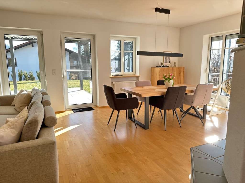 Immobilie in Grafling - Mod. Einfam.-Haus m. Einliegerwhg., PV-Anlage, 2 Garagen u. Fernblick in naturnaher Wohnlage b. DEG! - Bild 4
