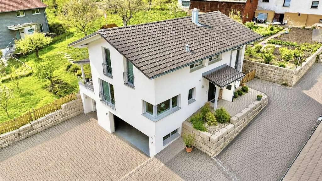 Immobilie in Hohentengen am Hochrhein - Attraktives Einfamilienhaus mit großzügigem Garten im Grünen - Bild 0