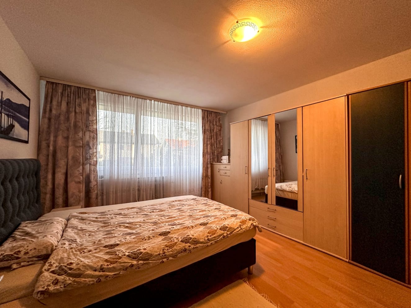 Immobilie in Höhenkirchen-Siegertsbrunn - Gepflegte 2-Zimmer-Wohnung mit Balkon und Tiefgaragenstellplatz! - Bild 3