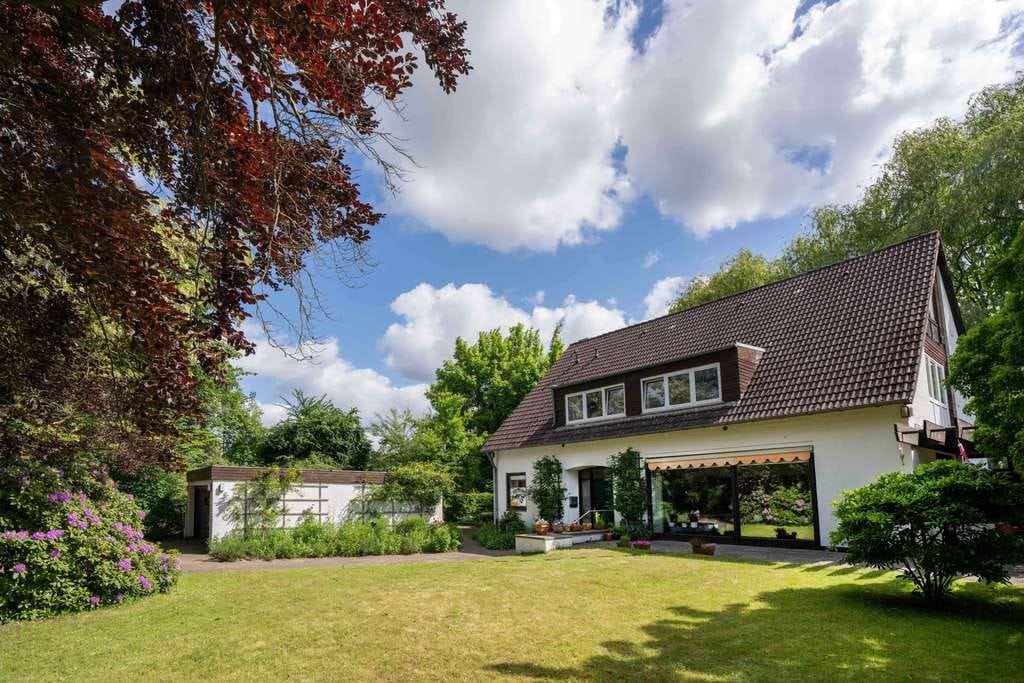 Immobilie in Langenhagen - Exklusives Architektenhaus mit unverbaubarem Natur-Weitblick und Einliegerwohnung - Bild 0