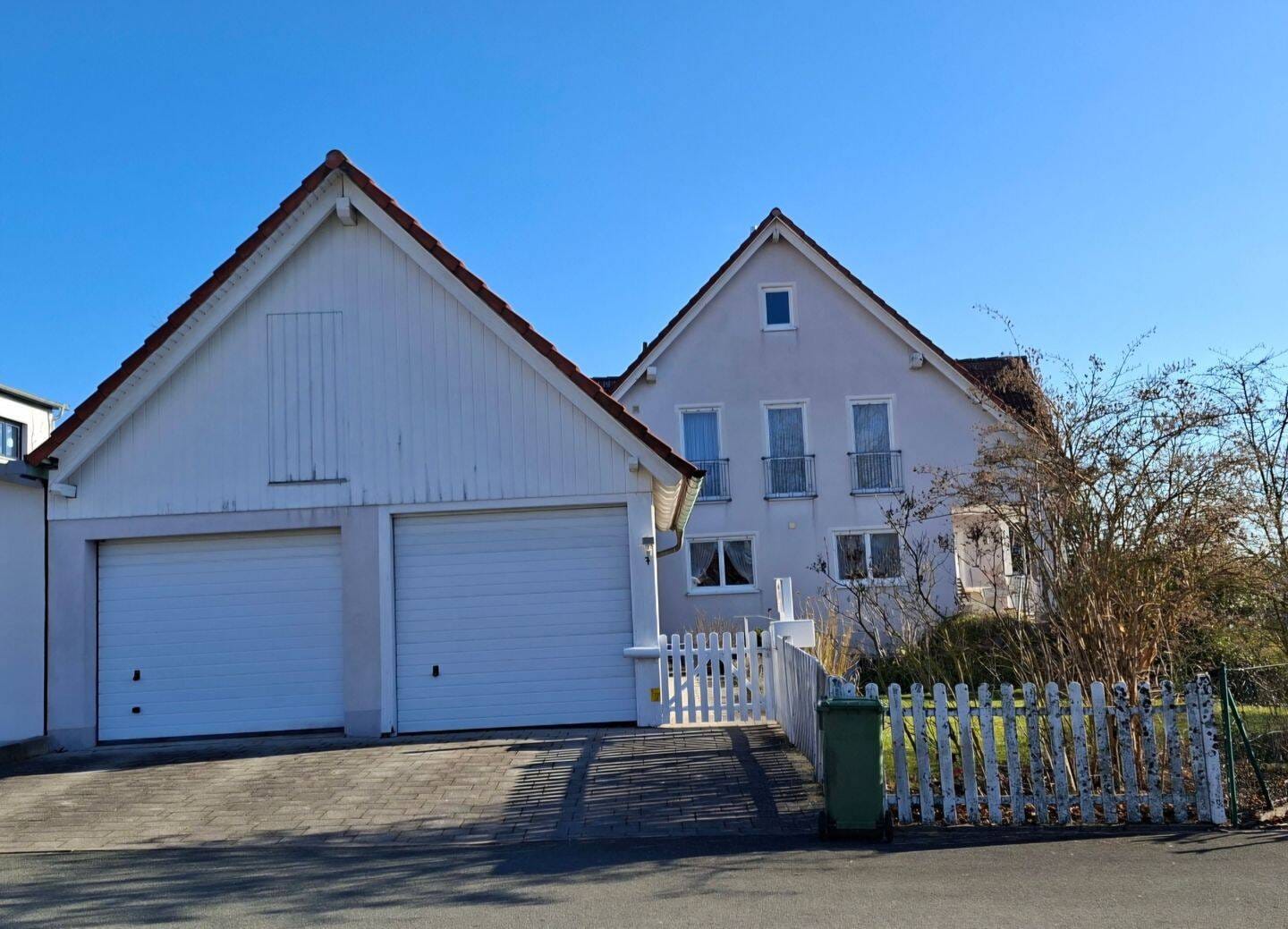 Immobilie in Baunach - Zweifamilienhaus mit Panoramablick in Baunach zum Wohlfühlen - Bild 1