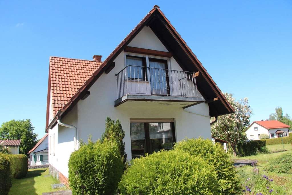 Immobilie in Herbstein - Charmantes Einfamilienhaus mit großem Grundstück und Obstbaumbestand - Bild 2