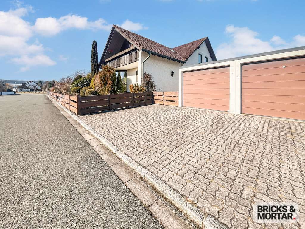 Immobilie in Konradsreuth - Großzügiges Einfamilienhaus mit Wintergarten und Doppelgarage - Bild 0