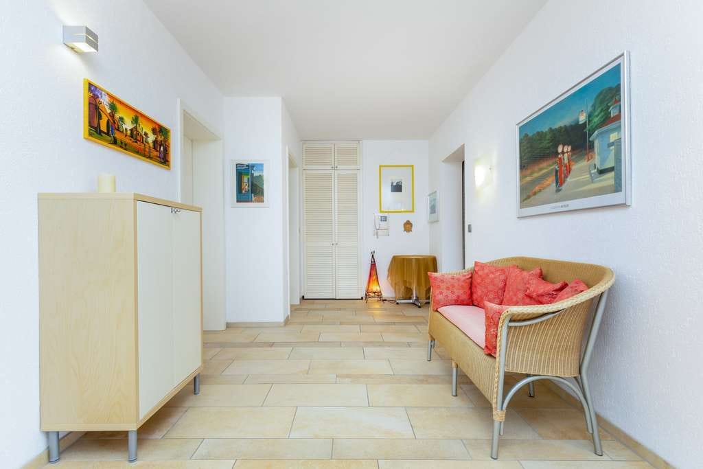 Immobilie in Rehling - Ihre Wohnzukunft mit Niveau: 6 Zimmer mit stilvollem Studio im Grünen für die ganze Familie - Bild 1