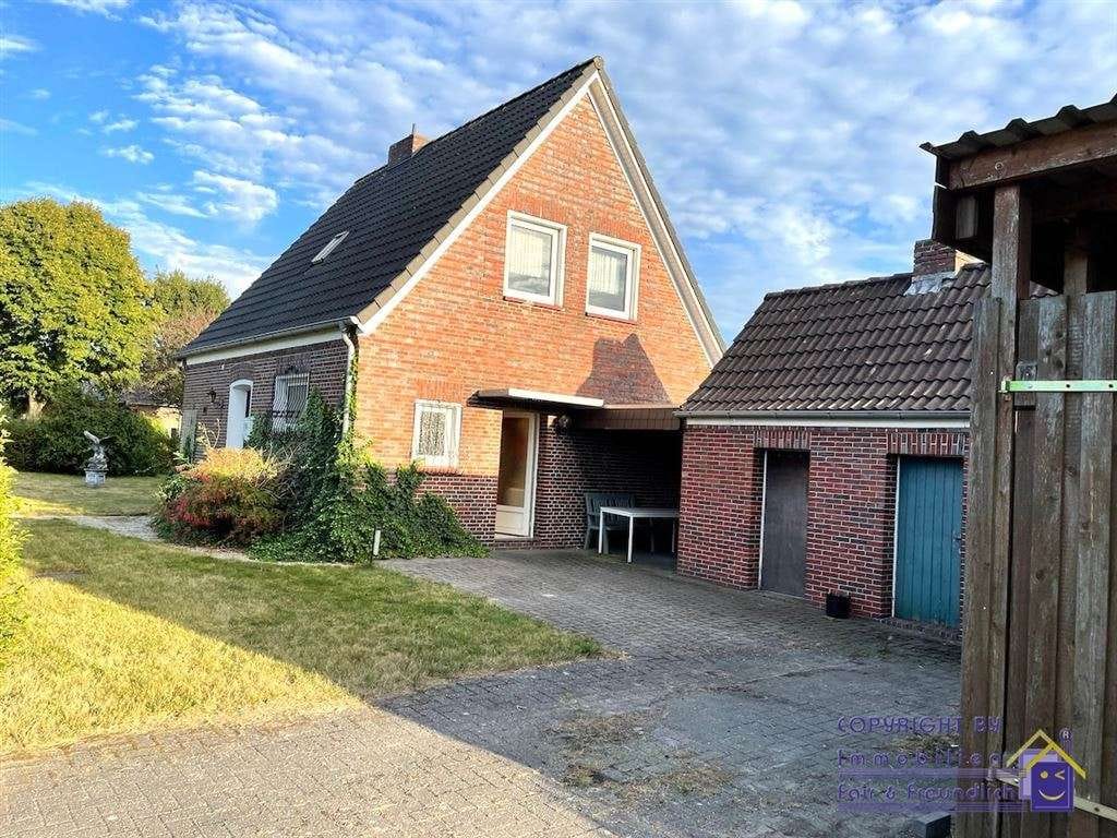 Immobilie in Hesel - *** GEPFLEGTES EINFAMILIENHAUS MIT CARPORT IN RUHIGER LAGE VON HOLTLAND NÜCKE!  - Bild 1