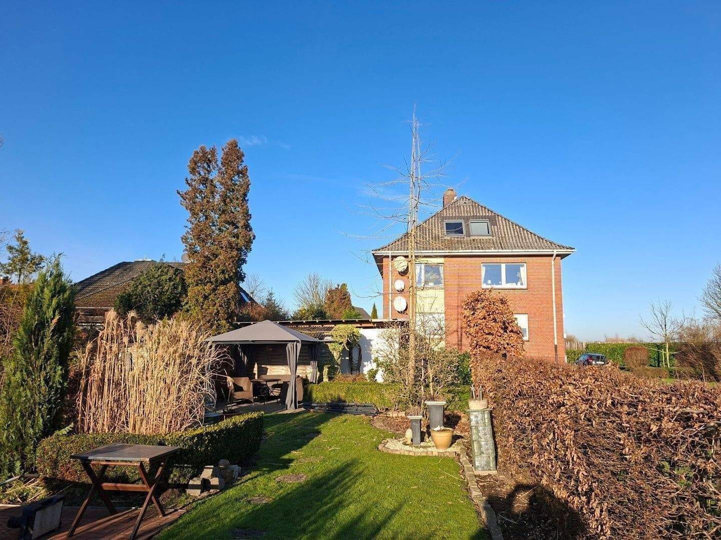 Immobilie in Hollern-Twielenfleth - Seltene Investment- & Projektgelegenheit: Großzügiges Entwicklungsgrundstück (ca 1.600 m²) mit 3 Wohneinheiten und ca. 730 m² Bauland im Alten Land! - Bild 0