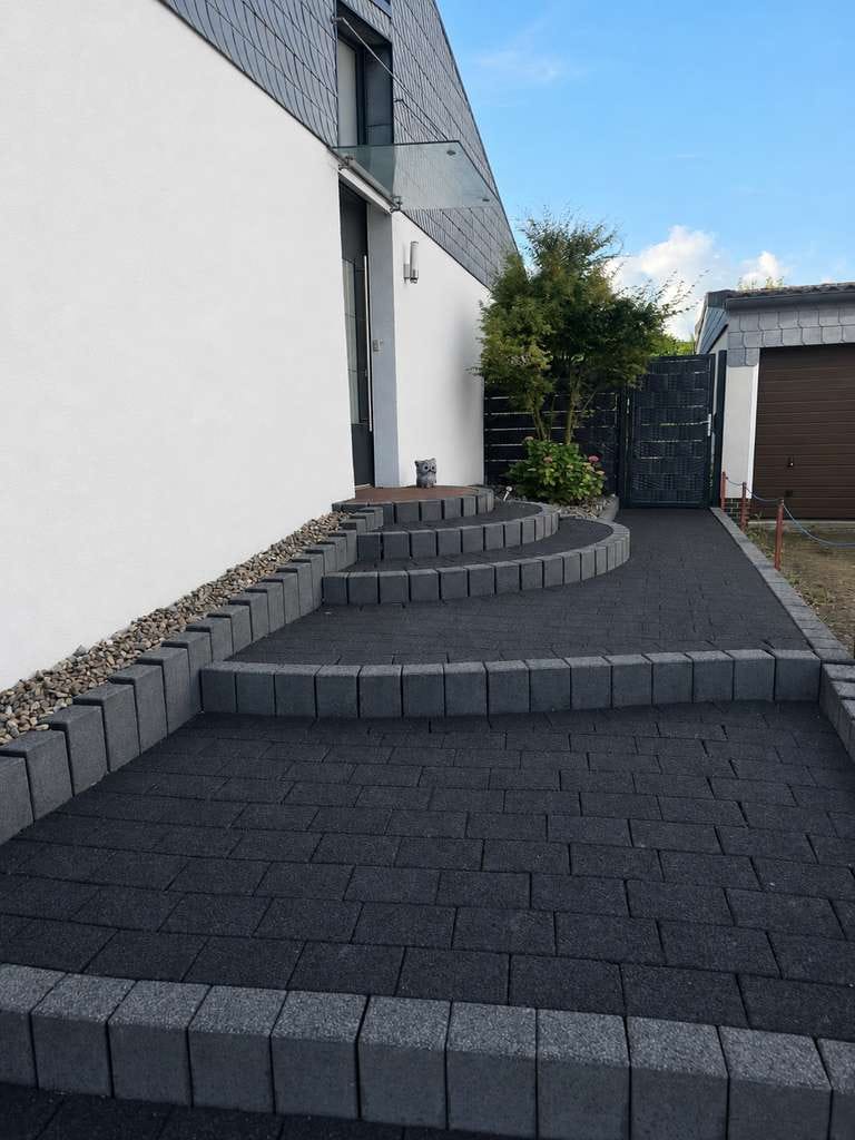Immobilie in Suthfeld - Lichtdurchflutetes Haus mit großer Terrasse, familienfreundlichem Garten und separatem Wohnbereich - Bild 2