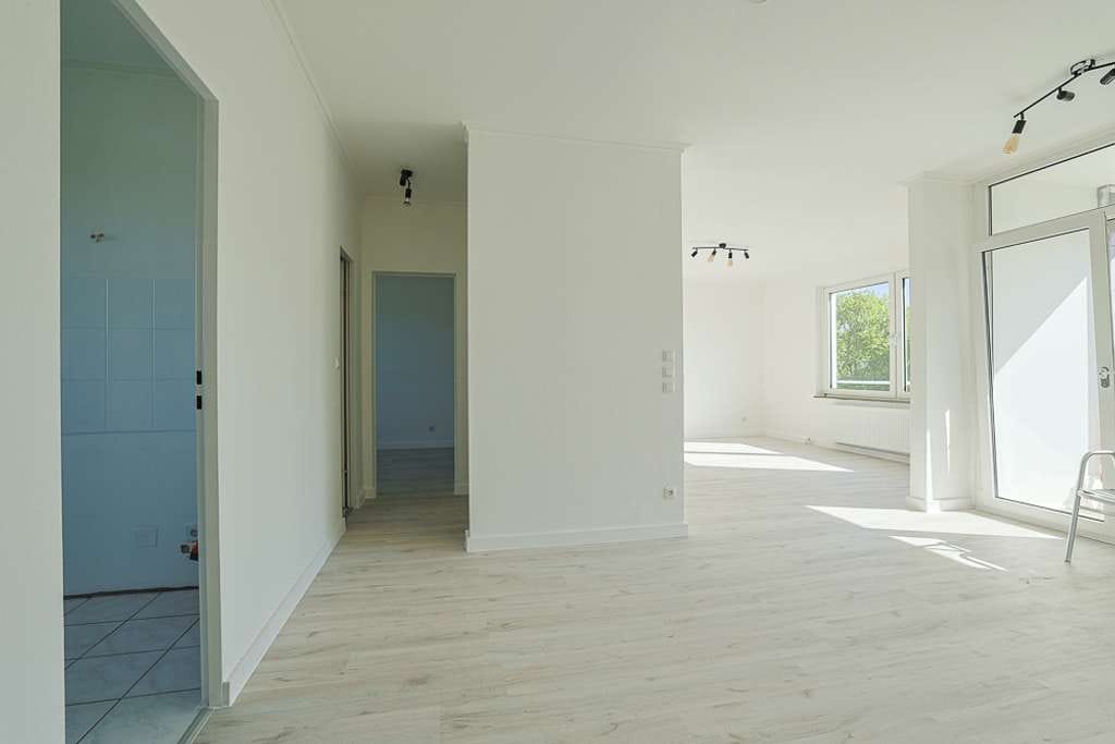 Immobilie in Schwalbach - Modernisierte 4-Zimmer-Wohnung mit Balkon in Schwalbach am Taunus - Bild 1