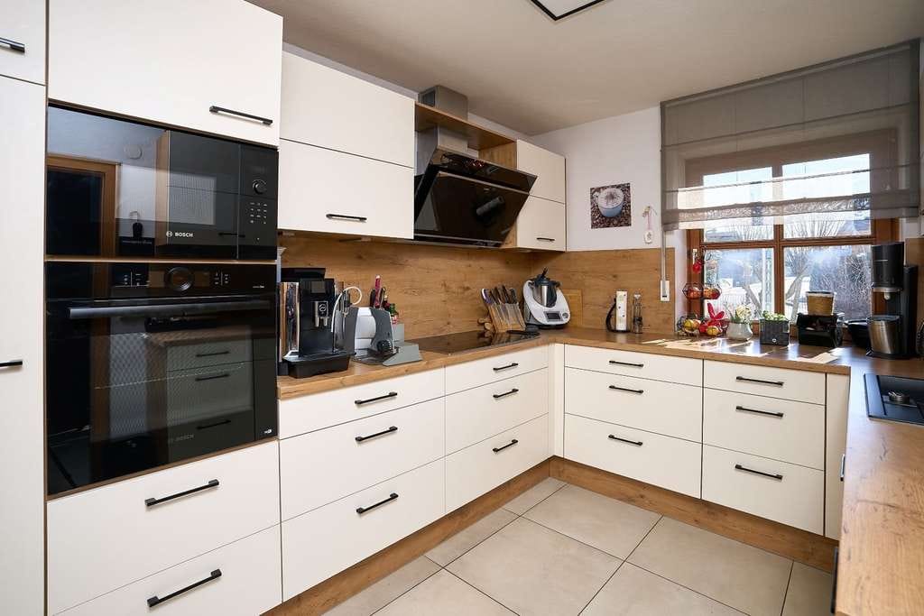 Immobilie in Walpertskirchen - Exklusives Wohnen in hochwertig saniertem Haus, einziehen sich wohlfühlen, viel Komfort
 - Bild 4