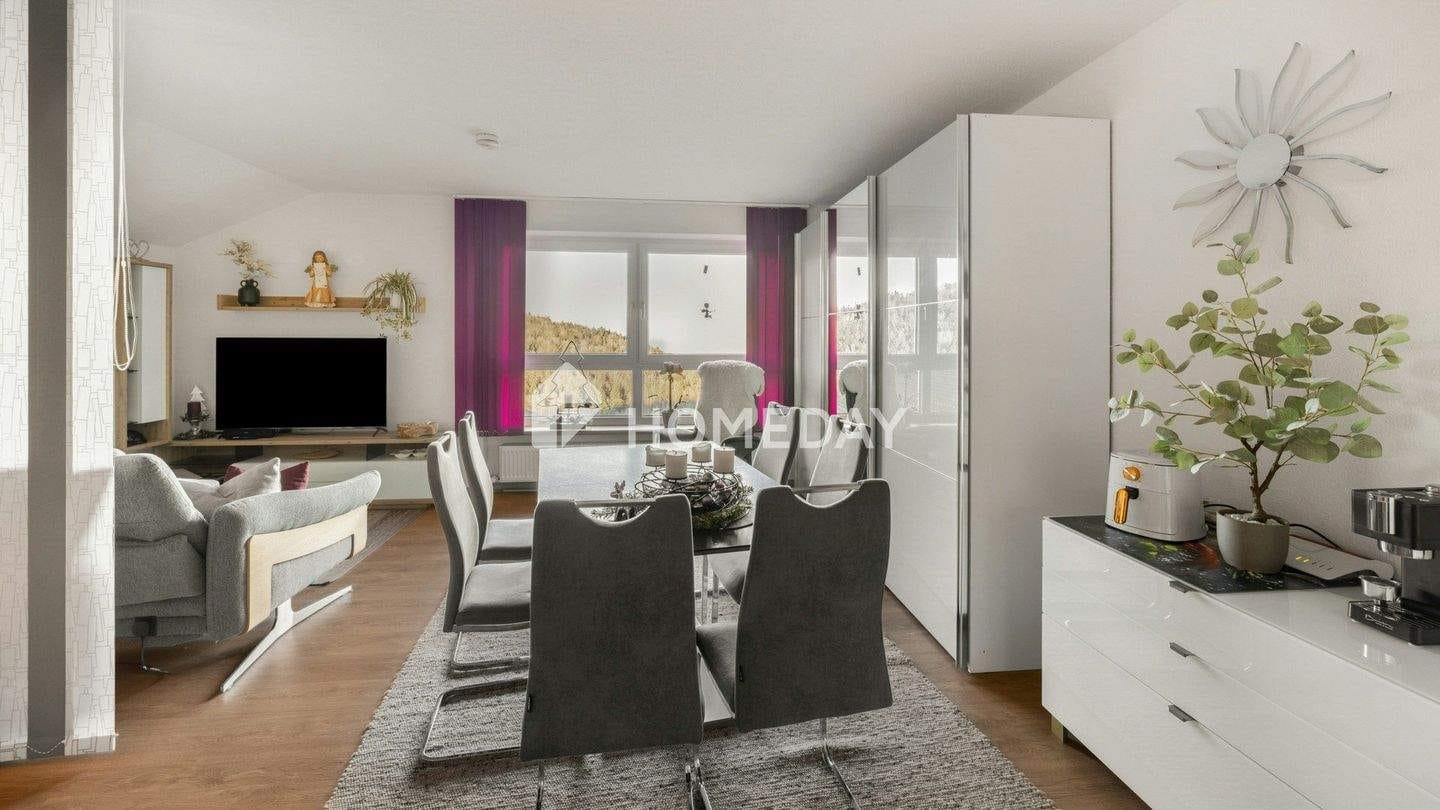 Immobilie in Schöfweg - Kompaktes Wohlfühl-Zuhause mit Alpenblick, moderner Sanierung, EBK, Stellplatz & Möblierung - Bild 3