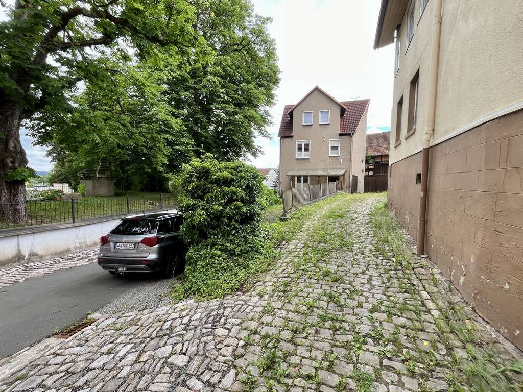 Immobilie in Treffurt - Teilmodernisiertes Einfamilienhaus mit Ausbaupotenzial, Scheune und idyllischem Gartengrundstück - Bild 4