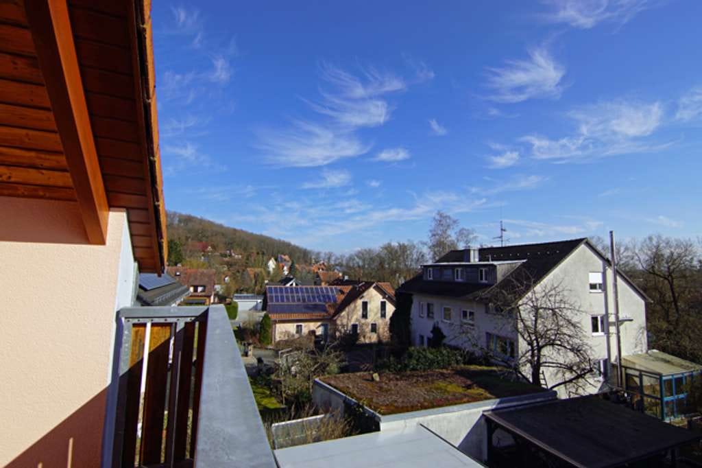 Immobilie in Ammerndorf - Ammerndorf: Freie, schöne 2 Zi. ETW m. Balkon u. Stellplatz in kleinem, gepflegtem Mehrfamilienhaus - Bild 1