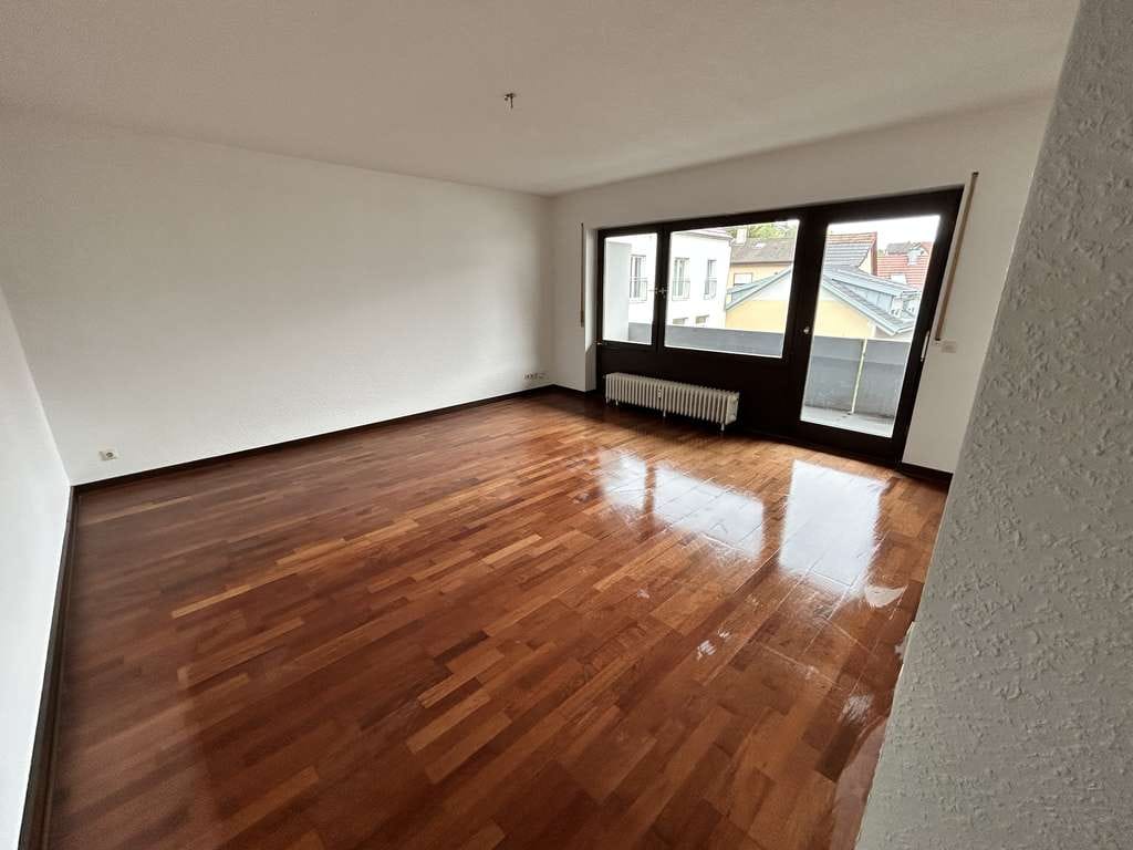 Immobilie in Emmendingen - Helles Apartment mit großem Balkon in ruhiger, zentraler Lage - Bild 0