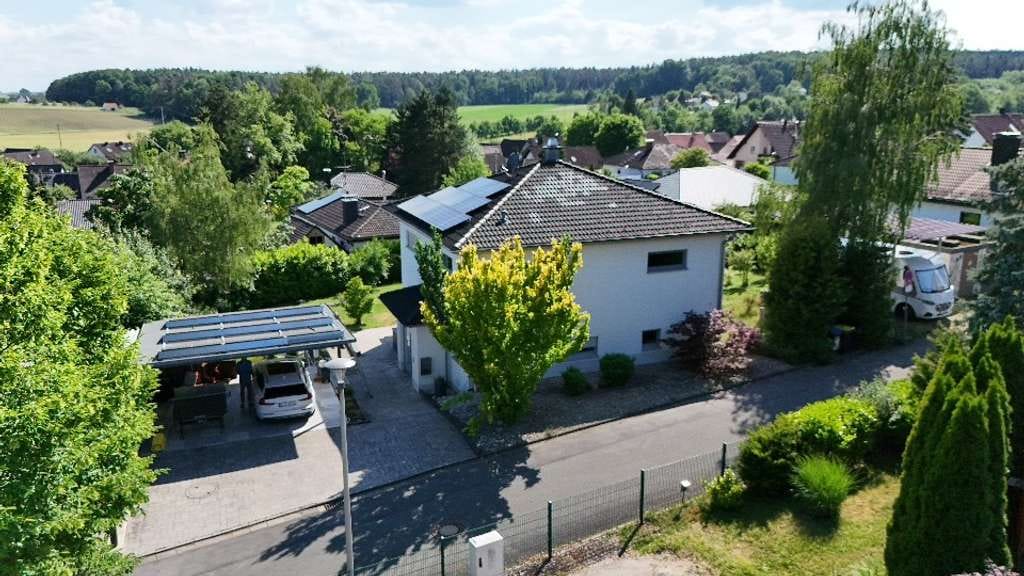 Immobilie in Igensdorf - Viel Platz für den Alltag: Großzügiges Einfamilienhaus in Igensdorf, Womo-Carport - Bild 3